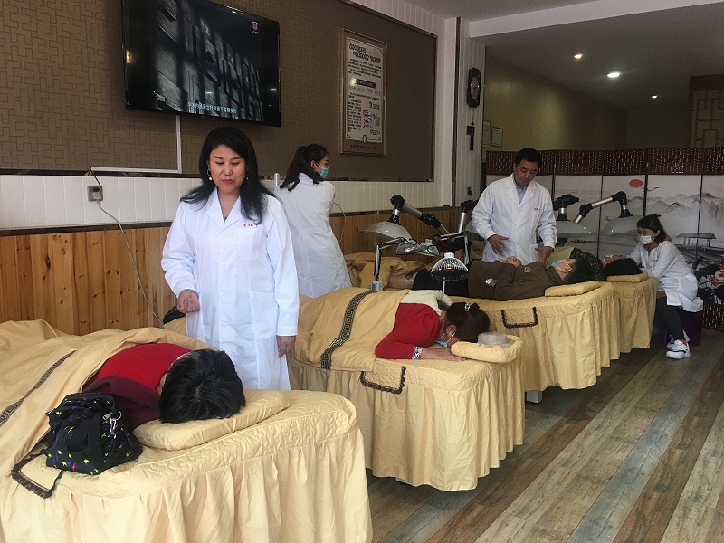 广大患者纷纷前来