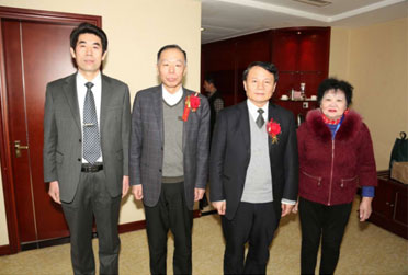 领导为金铠甲题词“医风笃振”