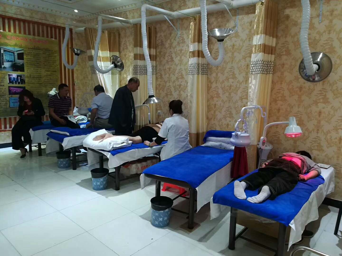 金铠甲加盟店就诊的患者